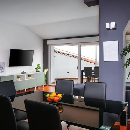 Rooftop Apartment *